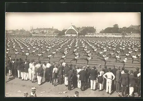 AK Leipzig, 1. Deutsches Arbeiter-Turn und Sportfest 1922, Turner bei Freiübungen