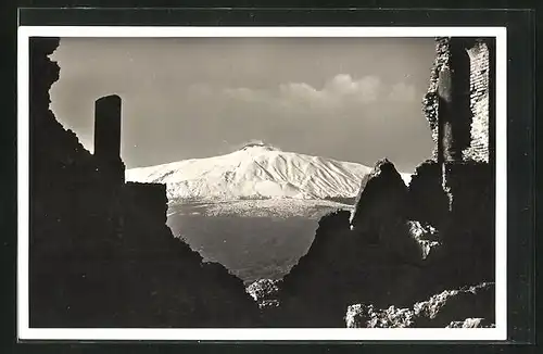 AK Taormina, L`Etna tra i ruderi del teatro antico, Vulkan im Schnee