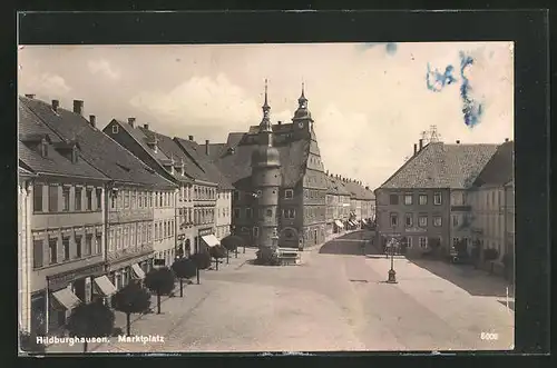 AK Hildburghausen, Marktplatz mit Rathaus und Brunnen