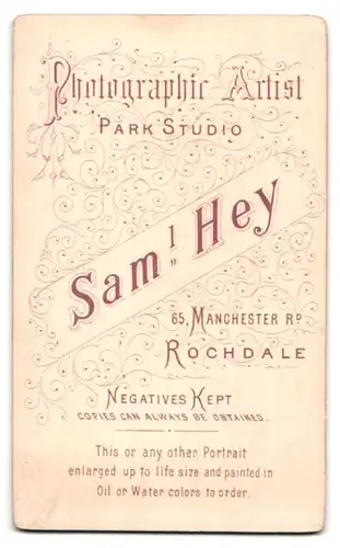 Fotografie Sam Hey, Rochdale, 65 Manchester Rd., Portrait junges Mädchen im Pelzmantel mit Pelzmütze