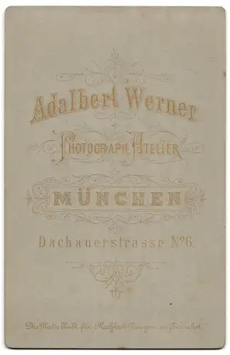 Fotografie Adalbert Werner, München, Dachauerstrasse 6, Portrait hübsch gekleidete Dame mit Halskette