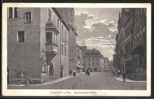 AK Neustadt a. Orla, Carl-Alexander-Strasse mit Passanten