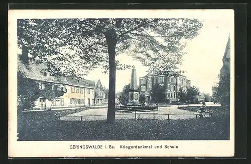 AK Geringswalde i. Sa., Kriegerdenkmal und Schule