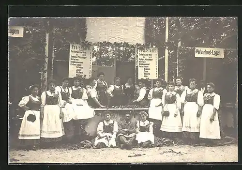 Foto-AK Weinkost-Logen mit Kellnerinnen, Gastronomie