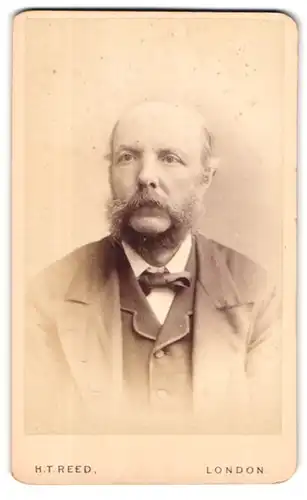 Fotografie H.T. Reed, London, 16 Tottenham Court Road, Portrait Edelmann mit Vollbart