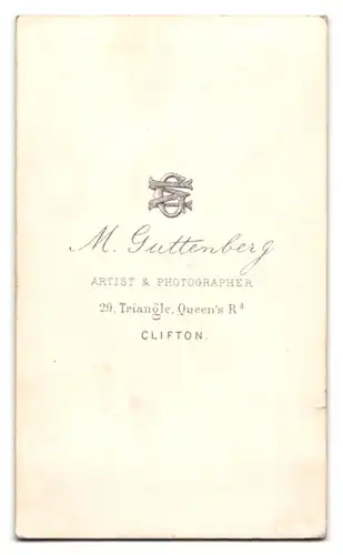 Fotografie M. Guttenberg, Clifton, 29 Triangle Queens Rd., Portrait Dame im Biedermeierkleid mit Sommerhut