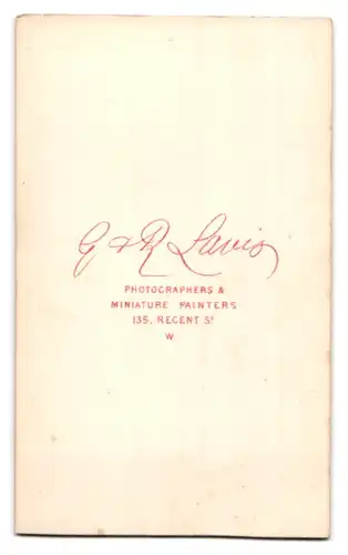 Fotografie C. & R. Lavis, London, 135 Regent Street, Portrait korpulenter Mann im Anzug mit Halbglatze