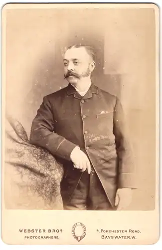Fotografie Wester Bros., Bayswater, 4 Porchester Road, Portrait Herr im Anzug mit Moustache und Koteletten