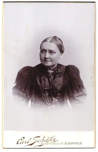 Fotografie Carl Schäfer, Elberfeld, Kipdorfstrasse 57, Portrait ältere Dame mit hochgestecktem Haar