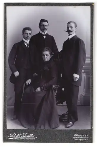 Fotografie Adolf Koestler, München, Neuhauserstrasse 29, Portrait bürgerliche Dame und drei junge Herren