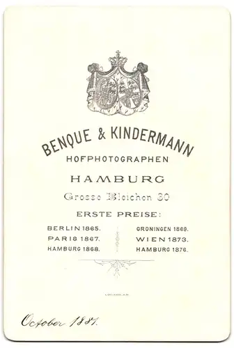 Fotografie Benque & Kindermann, Hamburg, Grosse Bleichen 30, Portrait junges Mädchen im karierten Kleid & Schwesterchen