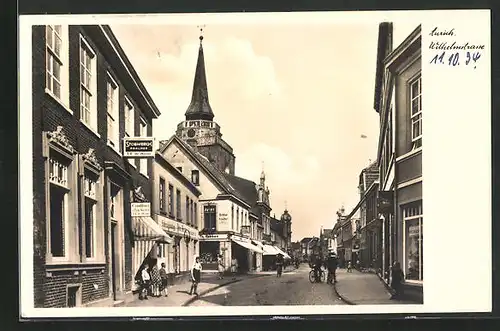 AK Aurich, Wilhelmstrasse mit Kirche und Geschäften