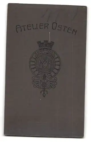 Fotografie Atelier Osten, Berlin, Frankfurter Allee 109-12, Portrait junge Dame im hübschen Kleid