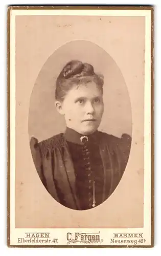 Fotografie C. Fergen, Hagen, Elberfelderstrasse 47, Brustportrait junge Dame mit Hochsteckfrisur