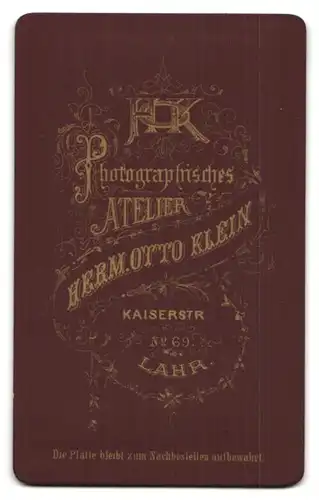 Fotografie Herm. Otto Klein, Lahr, Kaiserstrasse, Portrait stattlicher Herr im Anzug mit Backenbart