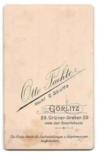 Fotografie Otto Fachte, Görlitz, Grüner Graben 29, Junge mit mittig gescheiteltem Haar trägt eine Fliege