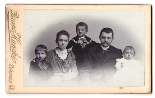 Fotografie Bruno Hancke, Rosswein i / S., Brückenplatz, Portrait bürgerliches Paar mit drei Kindern