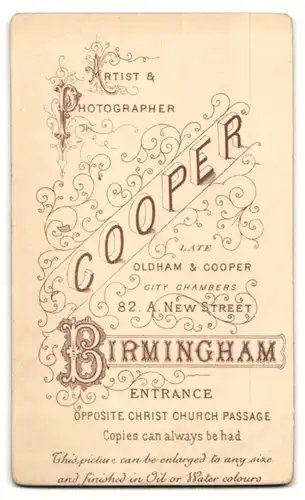 Fotografie W. Cooper, Birmingham, 82A New Street, Portrait modisch gekleideter Mann mit Vollbart