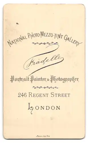 Fotografie Fradelle, London, 246 Regent Street, Portrait betagter Herr mit Krawatte und langem, weissem Vollbart