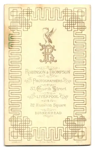 Fotografie Robinson & Thompson, Liverpool, 57 Church Street, Portrait Herr im Anzug mit Mantel und Backenbart