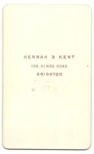 Fotografie Hennah & Kent, Brighton, 108 Kings Road, Portrait Herr in modischem Jacket mit Rauschebart-Koteletten