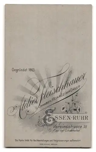 Fotografie Atlier Fleischhauer, Essen-Ruhr, Vereinsstr. 38, Portrait Kinder im Kleid und im Anzug mit Rüschenkragen