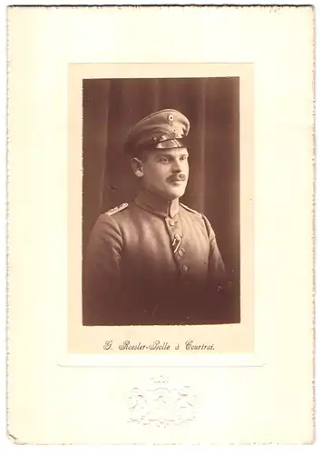 Fotografie G. Roesler-Bolle, Courtrai, Portrait Leutnant in Uniform des Rgt. 12 mit Ordensband