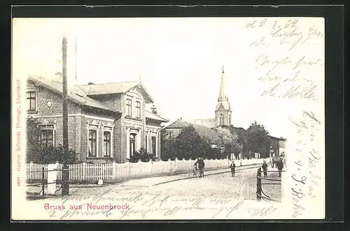 AK Neuenbrook, Strassenpartie mit Kirchblick