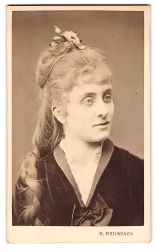 Fotografie R. Krziwanek, Wien, Hofstallstr. 5, Stella Freifrau von Hohenfels-Berger 1857-1920, Österr. Schauspielerin