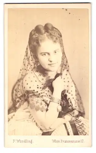 Fotografie F. Wendling, Wien, Praterstr. 10, Josefine Gallmeyer 1838-1884, Österr. Schauspielerin & Theaterdirektorin