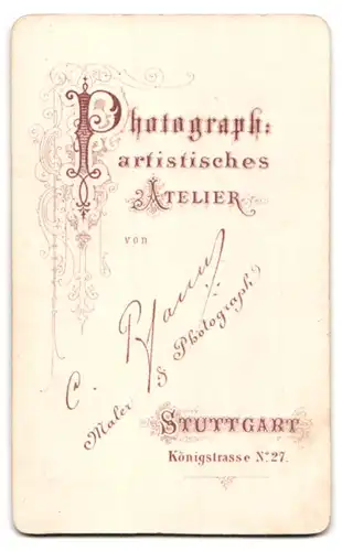 Fotografie C. Pfann, Stuttgart, Königstrasse 27, Junges Mädchen mit langem gelocktem Haar trägt Kleid