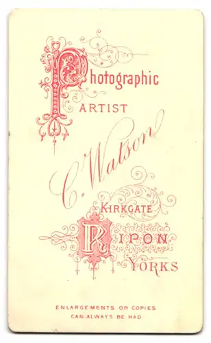 Fotografie C. Watson, Ripon, Kirkgate, Portrait junge Dame in zeitgenössischer Kleidung