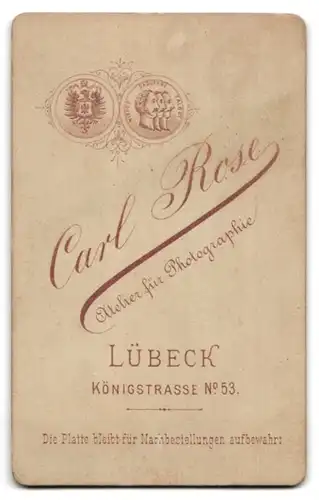 Fotografie Carl Rose, Lübeck, Königstrasse 53, Portrait junge Dame in zeitgenössischer Kleidung