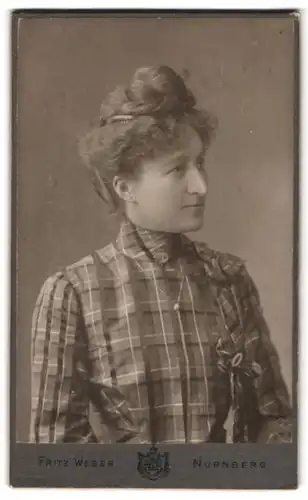 Fotografie Fritz Weber, Nürnberg, Spittlergraben 45, Portrait junge Dame mit Hochsteckfrisur