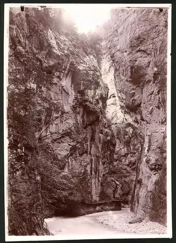 Fotografie Fotograf unbekannt, Schattenhalb, Ansicht Schattenhalb, Fluss durch die Aareschlucht