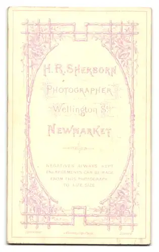 Fotografie H.R. Sherborn, Newmarket, Wellington Street, Portrait hübsches Blumenmädchen