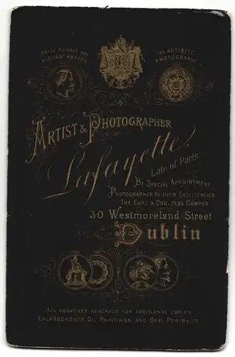 Fotografie Lafayette, Dublin, 30 Westmoreland Street, Portrait junger Pastor mit kleinem Schnauzbart