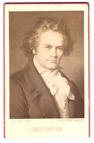 Fotografie C. Jäger, Ort unbekannt, Portrait Beethoven im Anzug mit Rüschenkragen