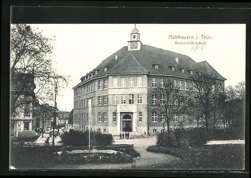 AK Mühlhausen i. Th., Blick zur Knabenmittelschule, Springbrunnen