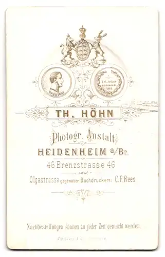 Fotografie Th. Höhn, Heidenheim a. Br., Brenzstr. 46, Portrait charmanter junger im Jackett