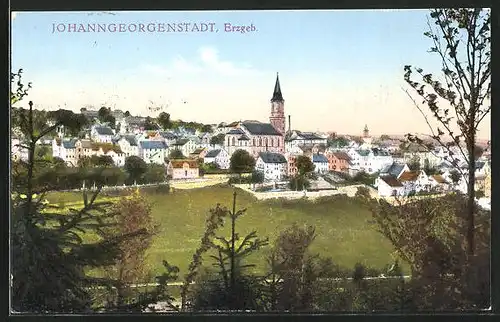 AK Johanngeorgenstadt / Erzgeb., Blick vom Berg auf Ort mit Kirche