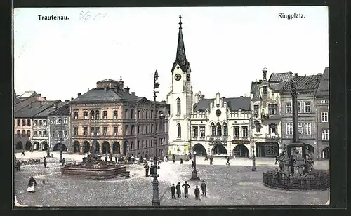 AK Trautenau / Trutnov, Passanten auf dem Ringplatz