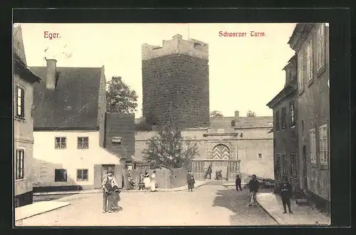 AK Eger, Passanten vor dem Schwarzen Turm