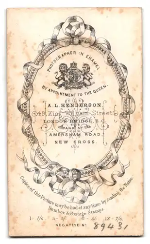 Fotografie A. L. Henderson, London, 49, King William Street, Brustportrait stattlicher Herr mit Fliege und Backenbart