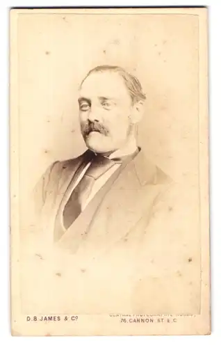 Fotografie D. B. James & Co., London-EC, 76, Cannon Street, Portrait stattlicher Herr mit Krawatte und Schnurrbart