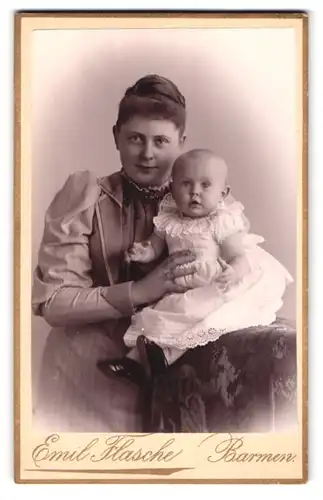Fotografie Emil Flasche, Barmen, Heckinghauser-Strasse 25, Portrait bürgerliche Dame mit einem Kleinkind