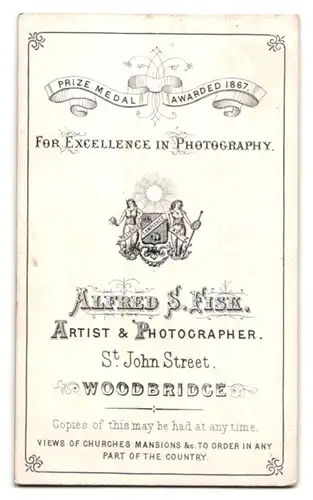 Fotografie Alfred S. Fisk, Woodbridge, St. John Street, Portrait junger Mann in modischer Kleidung