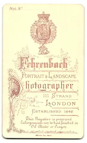 Fotografie Fehrenbach, London, 111 Strand, Portrait junge Dame in modischer Kleidung