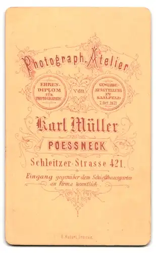 Fotografie Karl Müller, Poessneck, Schleitzer Str. 421, Portrait Frau im Kleid mit Zopf und Brosche