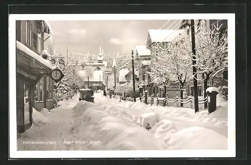 AK Hahnenklee / Harz, Strasse mit Geschäften im Schnee